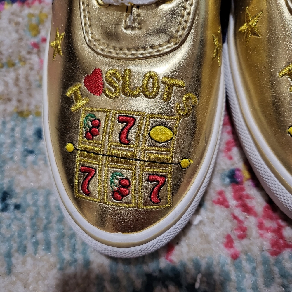 NWT Sebastino Reno casino gold slots sneakers size 9